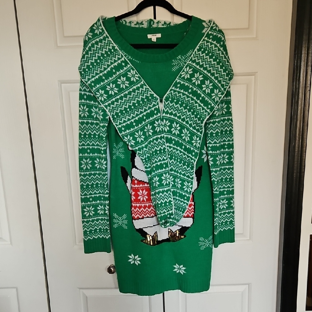 Ardene Green and White Holiday Sweater